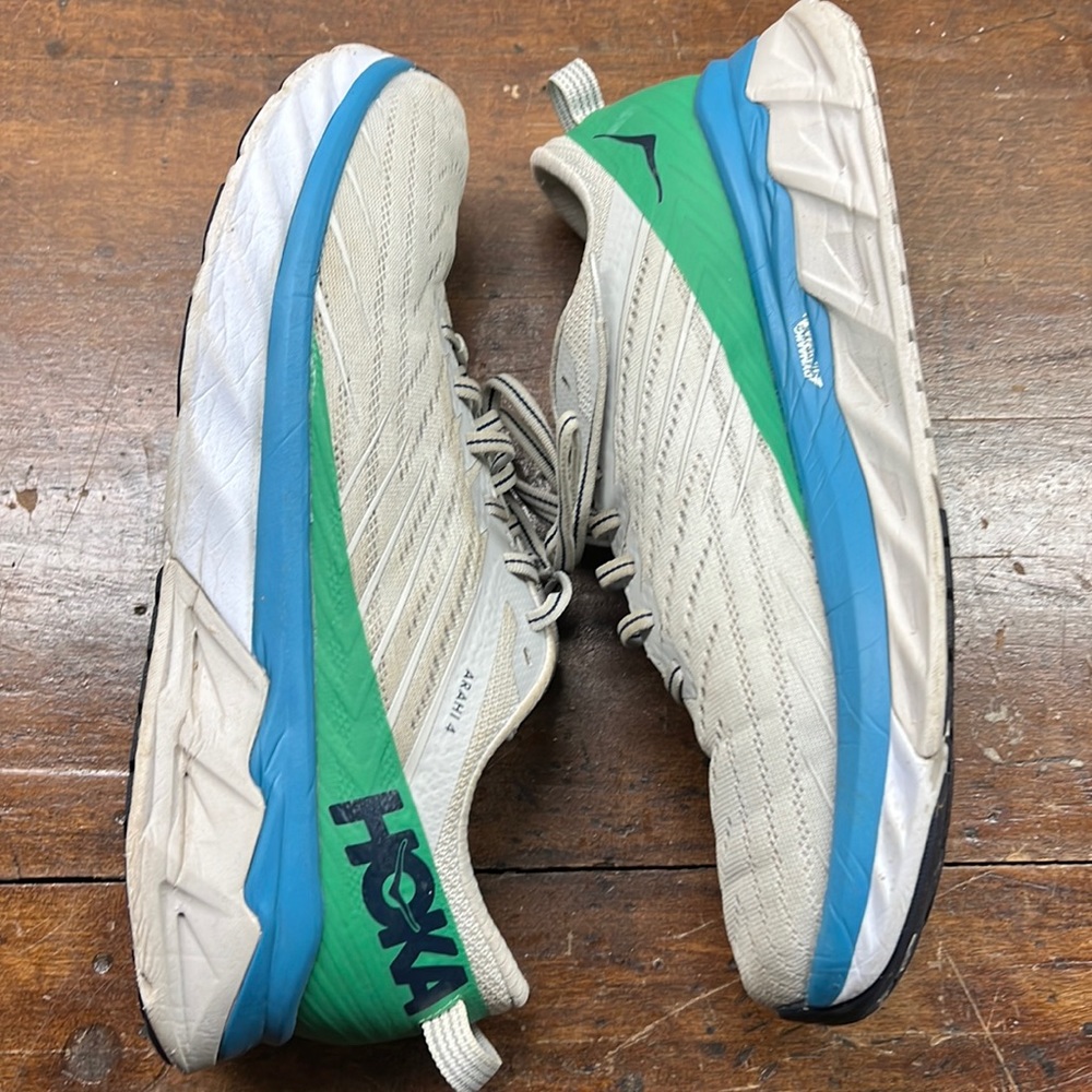 Hoka One One Arahi 4 Used